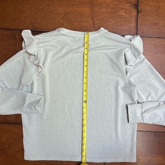 Saks Fifth Avenue Women’s Sweater. Long sleeves. MEDIUM. - Picture 6 of 8